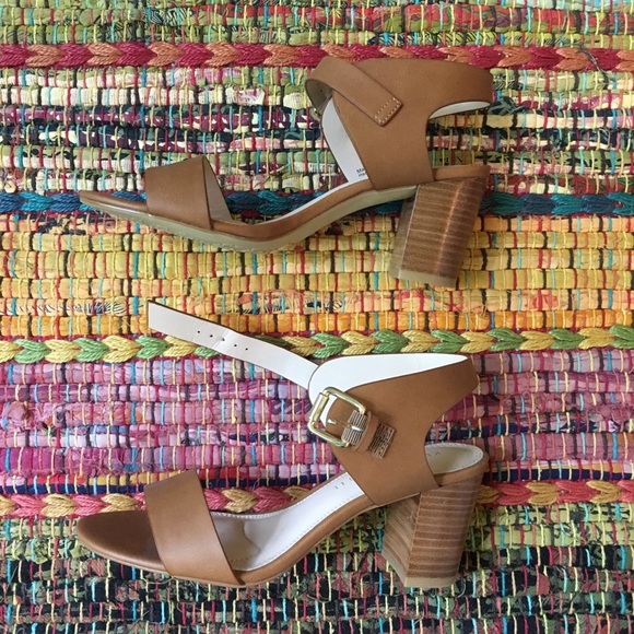 NEW Tan leather block sandal heels - Picture 3 of 5